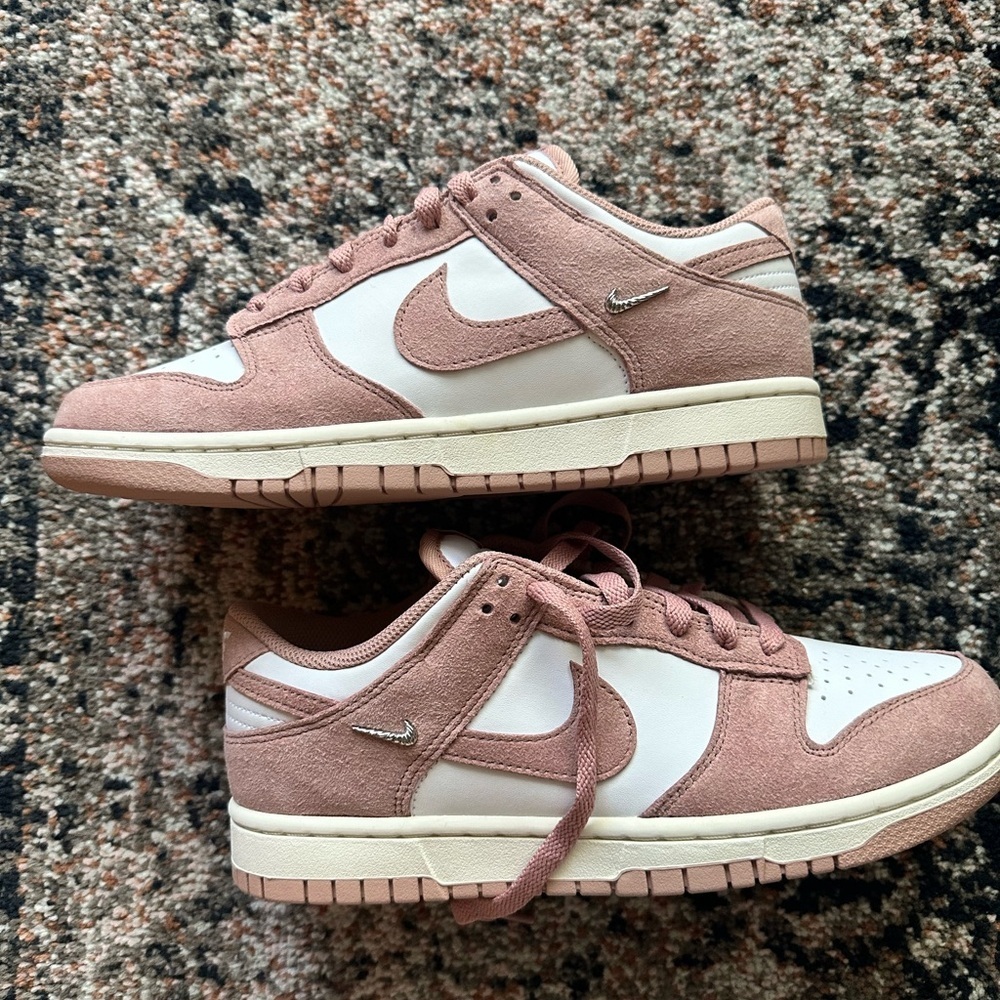 NIKE Dunk Low